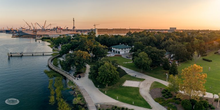 Riverfront Park Wedding